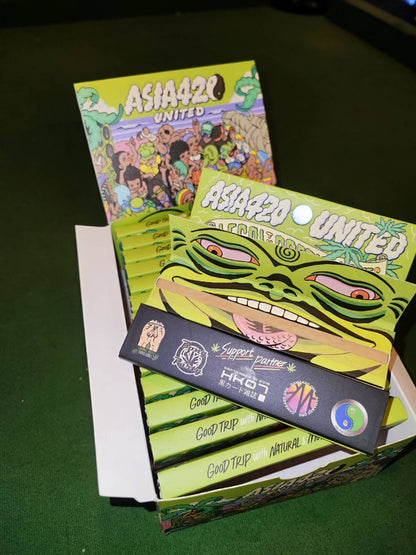 ALL-IN-ONE (Includes 32 unbleached rolling papers, 32 tips, a shredder & tray)